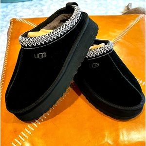Women's UGG Tazz
